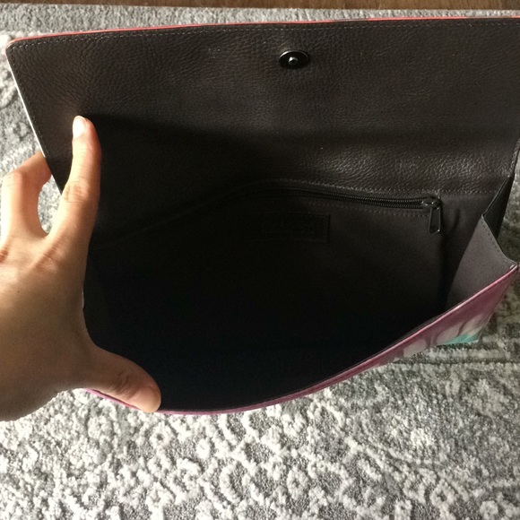 Kenneth Cole clutch - Picture 3 of 4